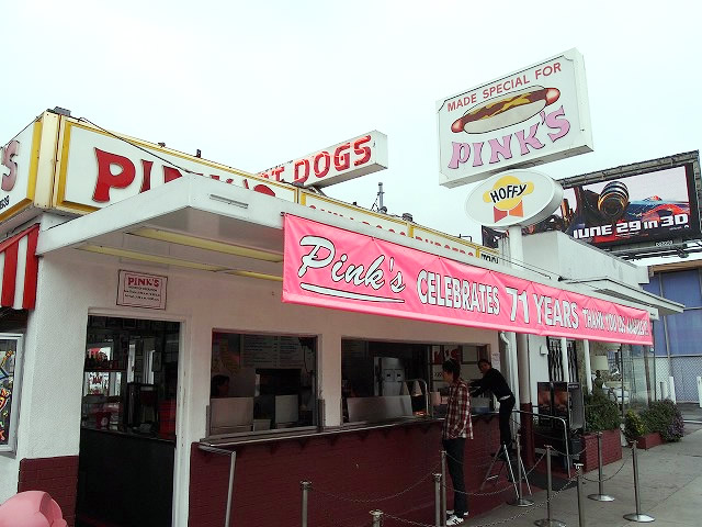 Pinksの看板