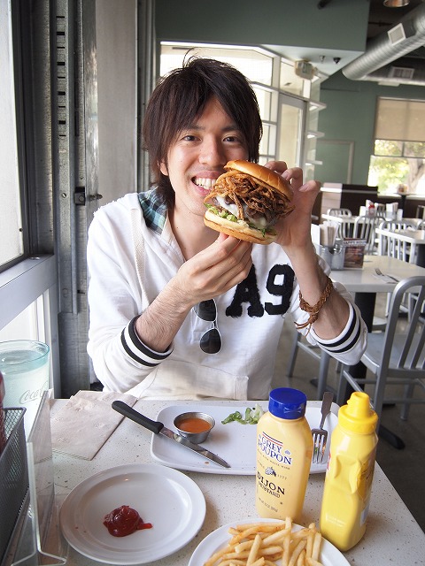 ハンバーガーいただきます